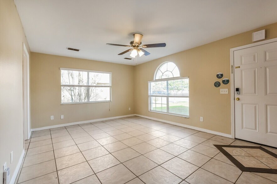 Building Photo - 1018 Pegel Ct