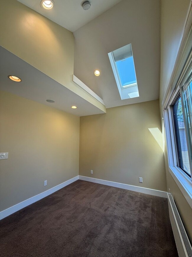 Building Photo - Fabulous Queen Anne Home with LOTS of EXTRAS!