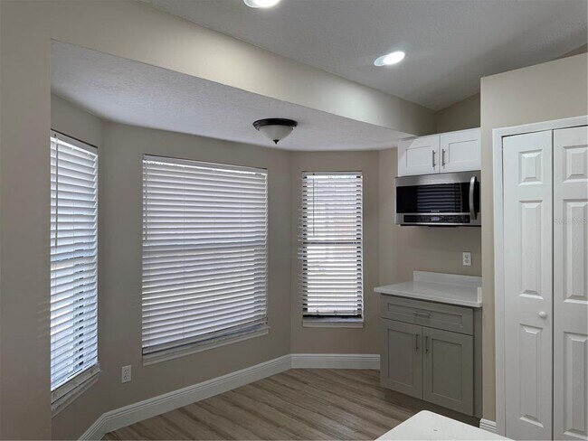 Building Photo - 1545 Wyman Cir