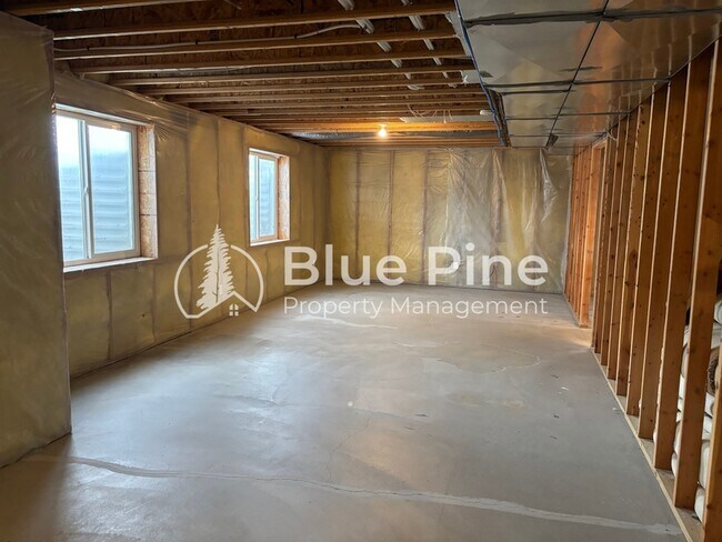 Building Photo - 3863 Ridgeview Cir