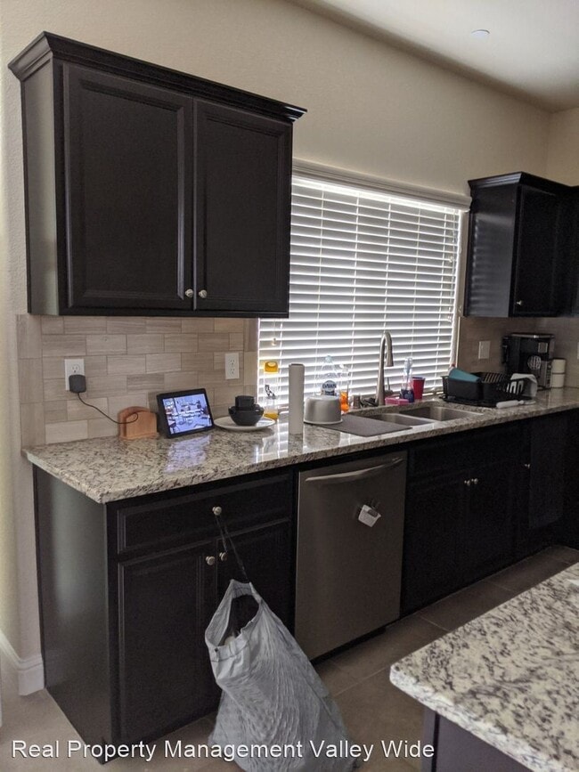 Building Photo - 4 br, 2.5 bath House - 288 Aldrich Drive