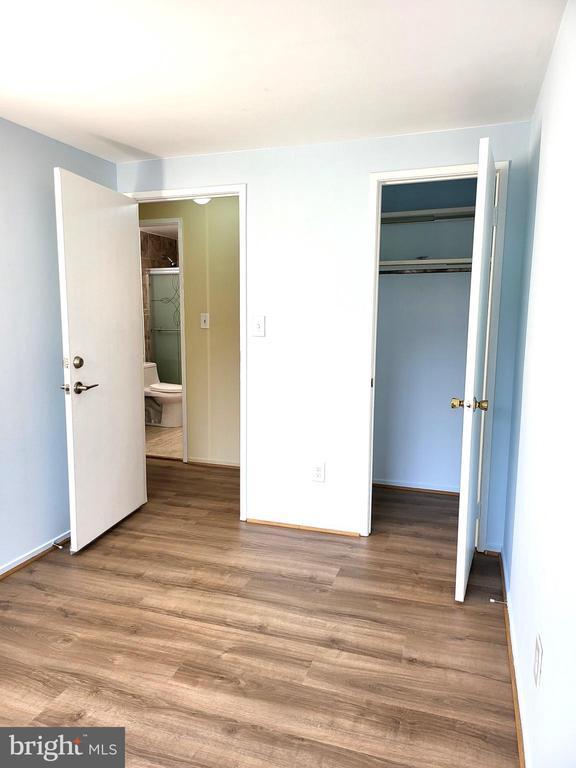 Building Photo - 9668 Brassie Way