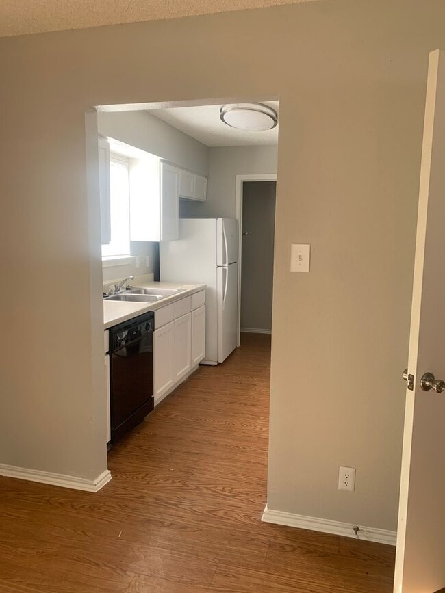 Building Photo - 7814-7816 Las Olas Blvd