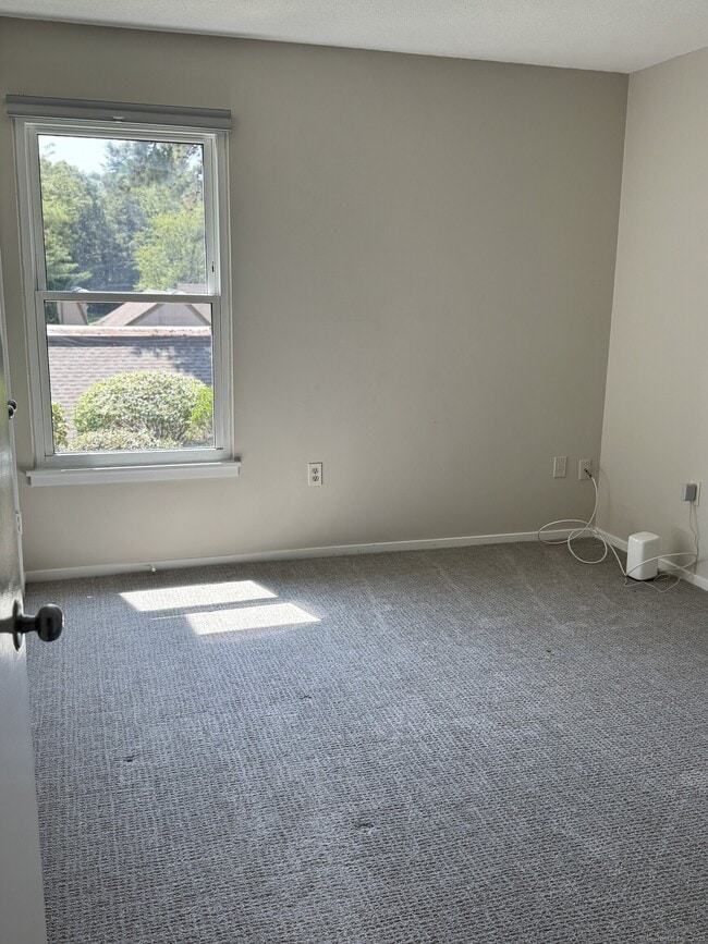 Building Photo - 120 Mallard Dr
