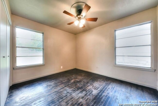 Building Photo - 3 Bedroom/1 Bath Sunset Hill Subdivision