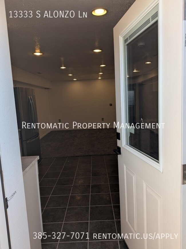 Building Photo - 13333 Alonzo Ln