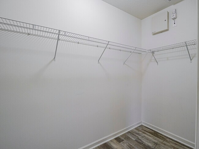 Building Photo - 1821 Berkshire Cir SW