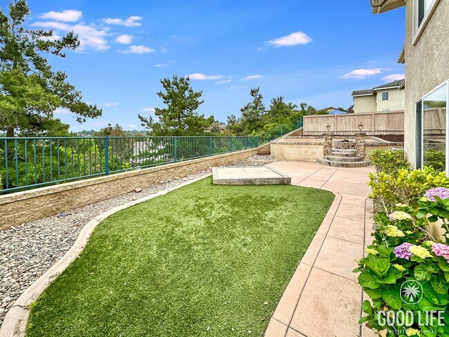 Building Photo - Great 4B/2.5BA House in Vista!