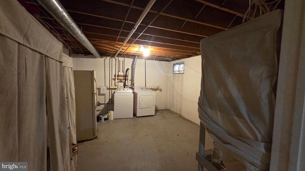 Building Photo - 10 Wesley Ln