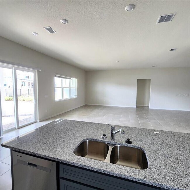 Building Photo - 15381 Willow Ridge Dr