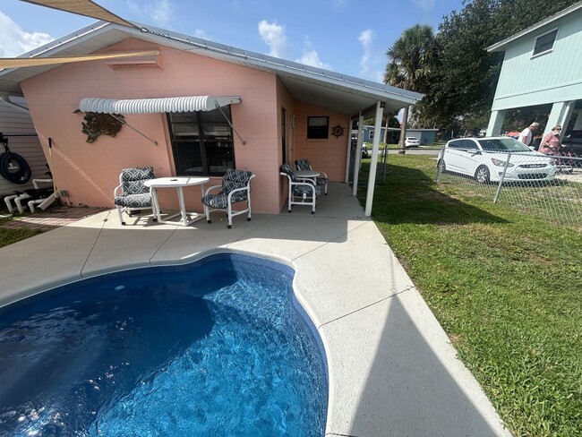 Building Photo - DIRECT GULF ACCESS 2/2 FOR RENT