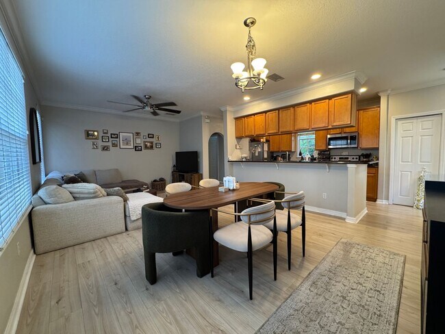 Building Photo - Private Townhouse in Heart of South Tampa