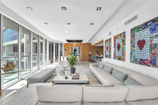 Building Photo - 465 Brickell Ave