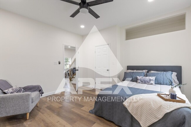 Building Photo - Stunning 4 Bd -3 Ba Single Family Home in ...