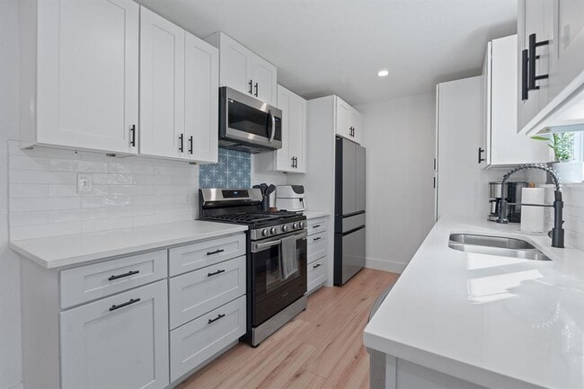 Building Photo - 5001 Dove Springs Dr