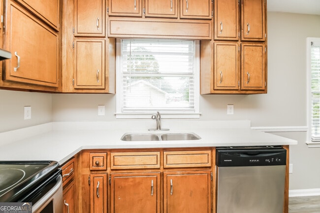 Building Photo - 120 Hearth Way