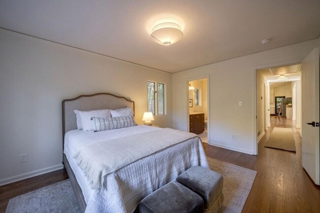 Building Photo - 922 Barton Woods Rd NE