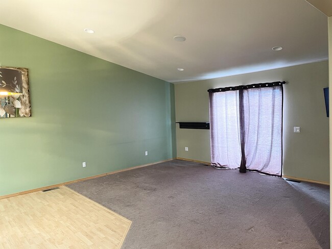 Building Photo - 114 Jackson Peak Dr