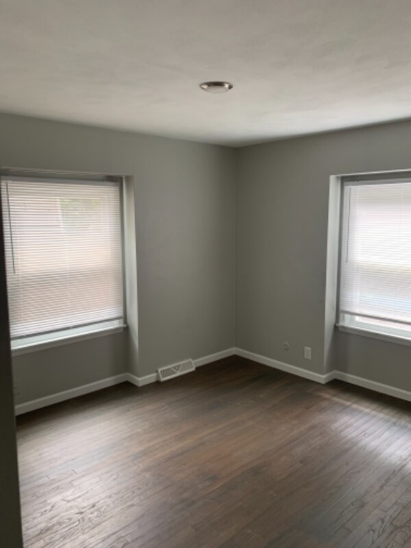 Building Photo - 119 E 35th St