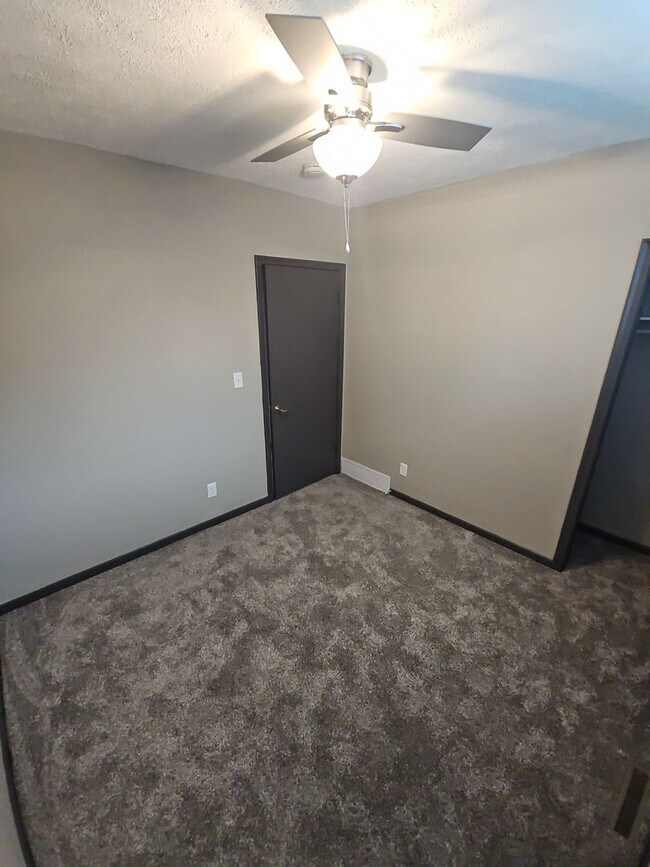 Building Photo - Spacious and Renovated 3 Bedroom Home