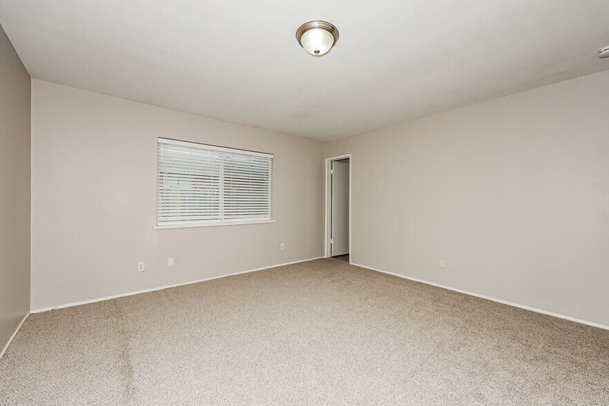 Building Photo - 7438 Emory Oak Ln