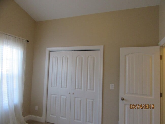 Building Photo - 104 Belclare Way