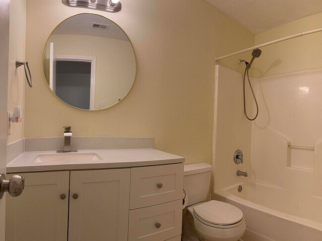 Building Photo - 18403 Willow Moss Dr