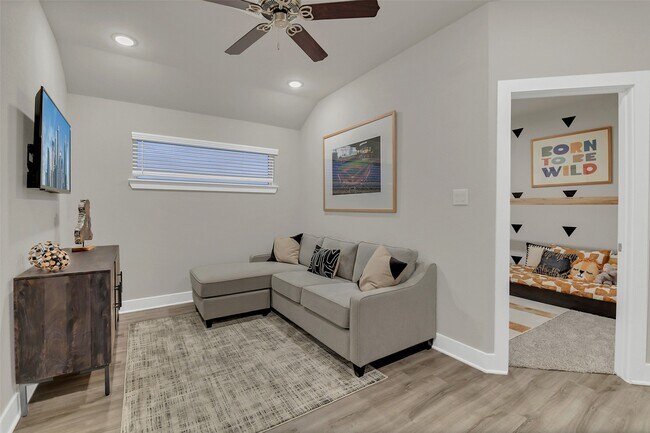 Building Photo - 21015 Bay Vlg Dr