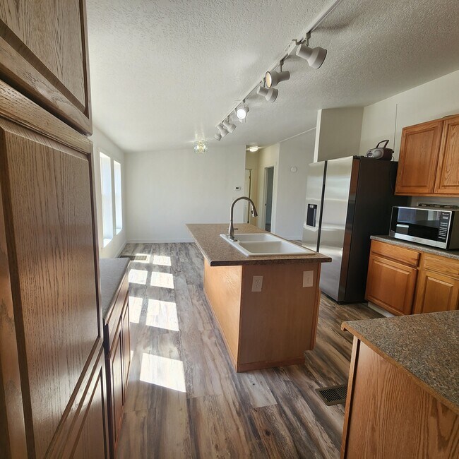 Building Photo - 21533 W Laura St