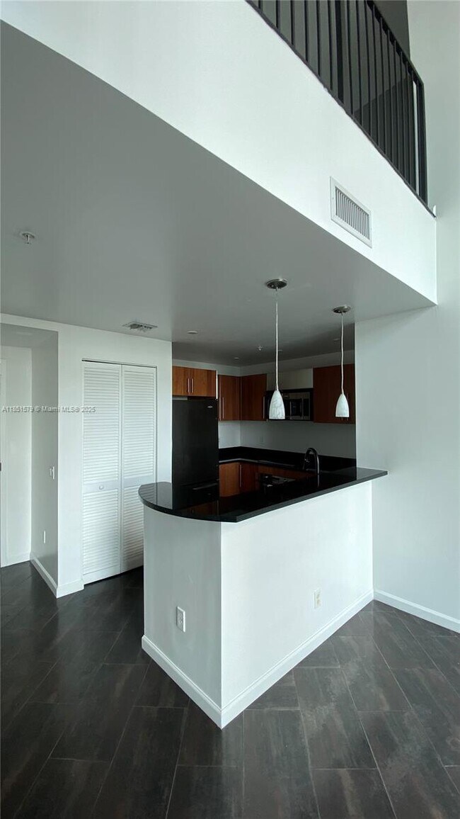 Building Photo - 300 S Biscayne Blvd