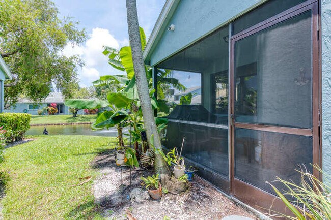 Building Photo - 3895 Island Club Cir W