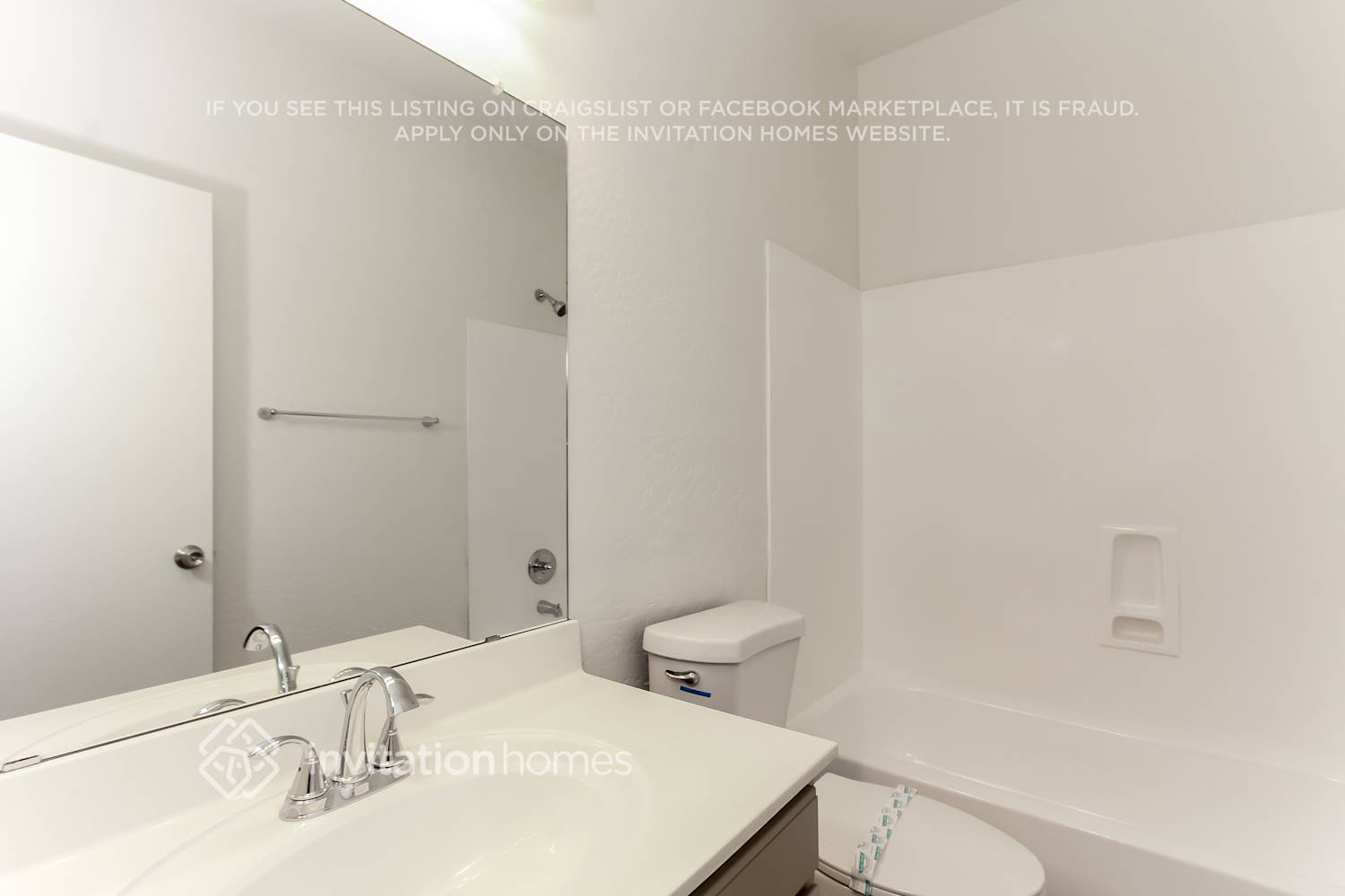 Building Photo - 9526 W Minnezona Ave