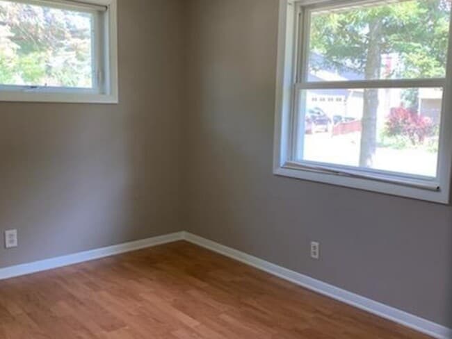 Building Photo - 5411 W Lake Shore Dr