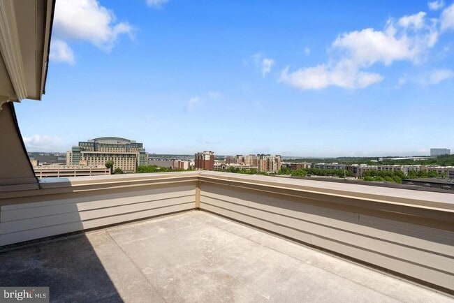 Building Photo - 500 Overlook Park Dr