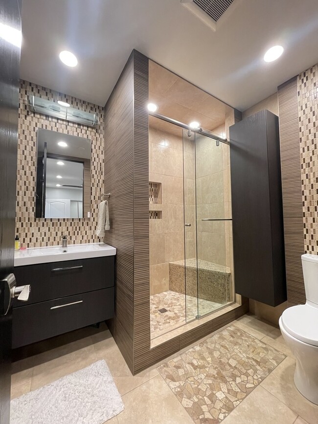 Building Photo - 3230 N Elston Ave