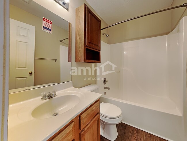 Building Photo - 2330 Antoinette Way