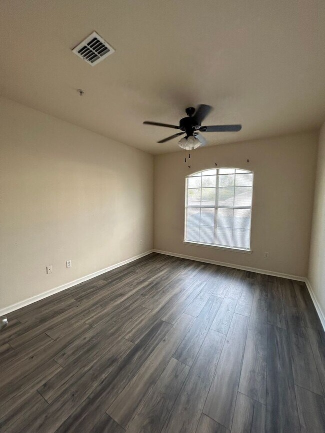 Building Photo - Gardens of Bridgehampton - 3 bedroom - 3 b...
