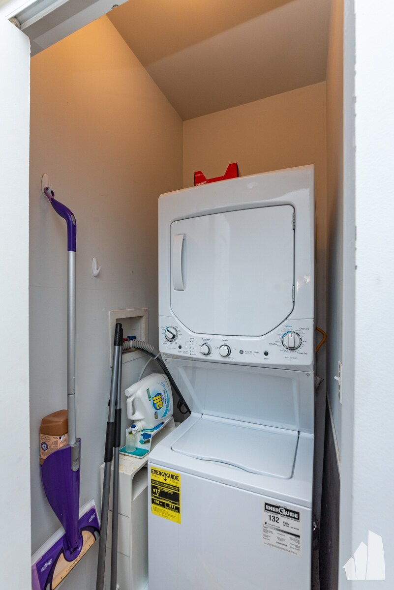 Building Photo - 2341 W Montana St