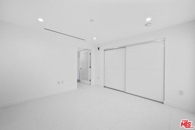 Building Photo - 621 Kings Rd