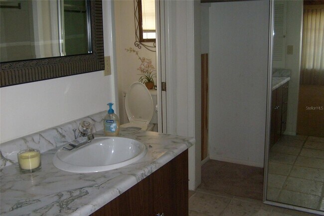 Building Photo - 1876 Mid Ocean Cir