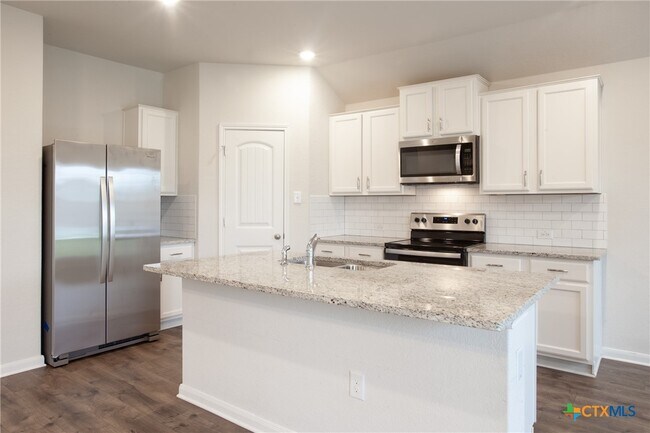 Building Photo - 2125 Silver Maple