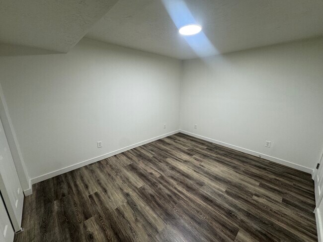 Building Photo - 459 N 400 E