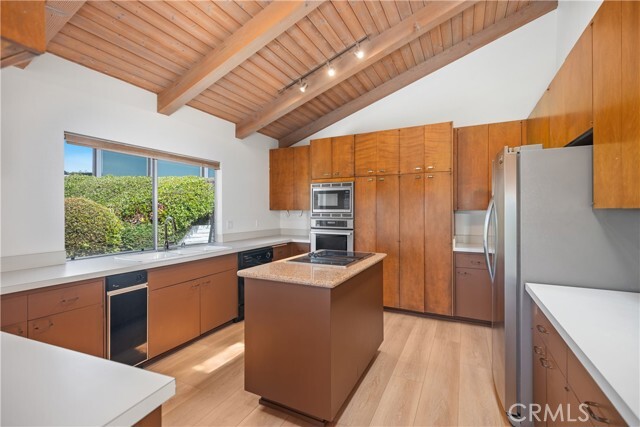 Building Photo - 504 Avenida La Costa