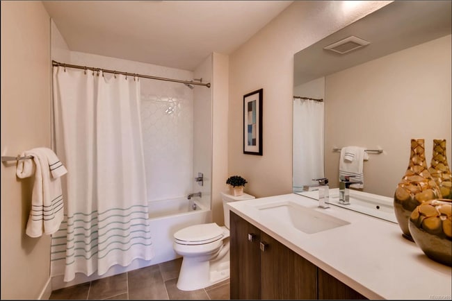 Building Photo - Skyland Townhome just outside of Downtown!...
