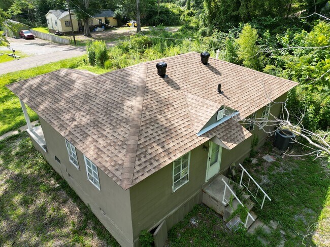Building Photo - 1753 McGee St