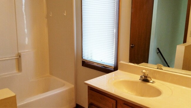 Building Photo - 296 Wintergreen Dr