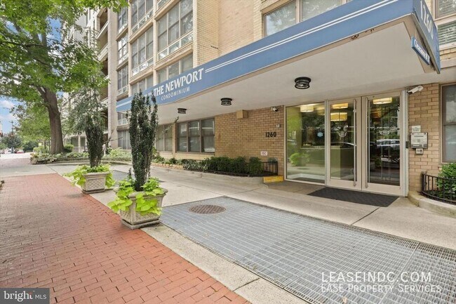 Primary Photo - 1260 21st St NW