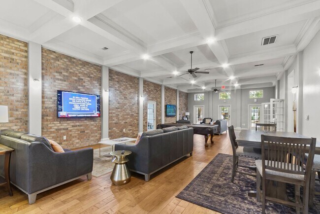 Building Photo - Midtown Village 2 Bed 2 Bath Condo! Available June 1st!