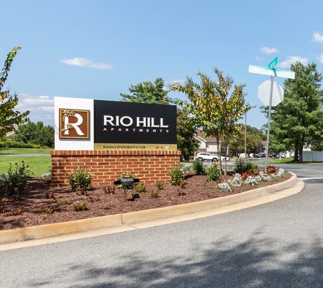 Primary Photo - Rio Hill Apartments