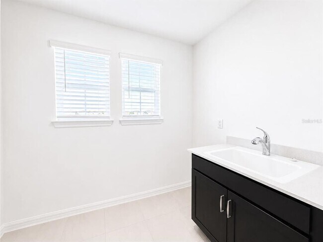 Building Photo - 5806 Fabry St